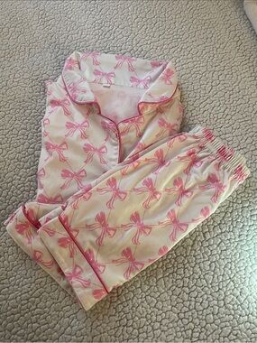 Pijama talla small en buenas condiciones solo un uso la blusa